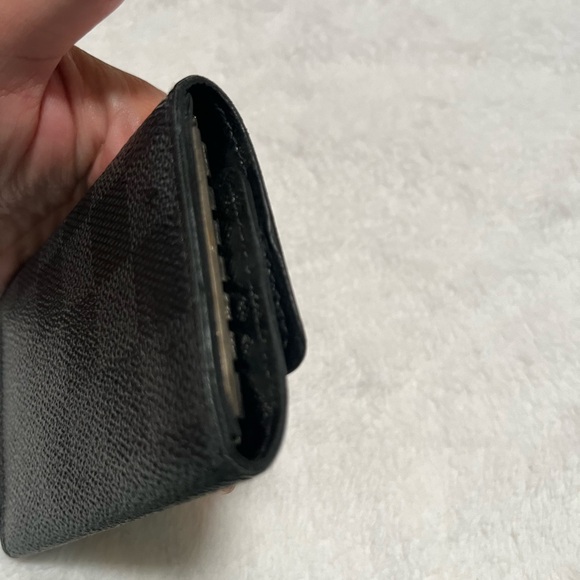 Louis Vuitton 6 Key Holder - Picture 9 of 12